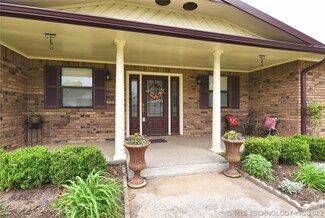 612 Iris Dr, Checotah, OK 74426