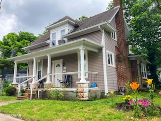 524 W 2nd St, Webb City, MO 64870