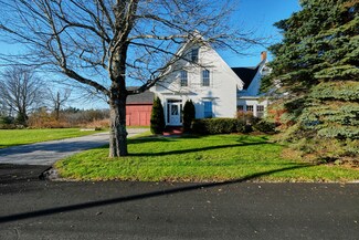 135 Holmes St, Rockland, ME 04841