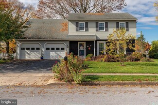 812 Apple Dr, Reading, PA 19610