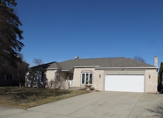 5352 Queensbury Dr SE, Grand Rapids, MI 49508