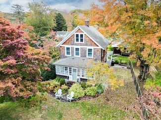 126 Main St, Centerbrook, CT 06409