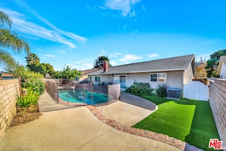 2425 Dusan St, Simi Valley, CA 93065