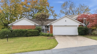 633 Cherry Ln, Bartlesville, OK 74003