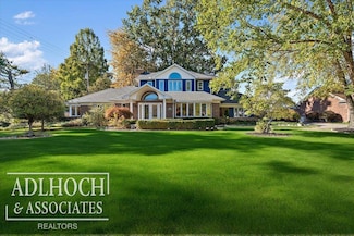 20363 Sunningdale Park, Grosse Pointe Woods, MI 48236