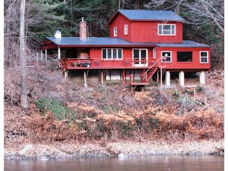 24 Railroad Ln, Newfane, VT 05345