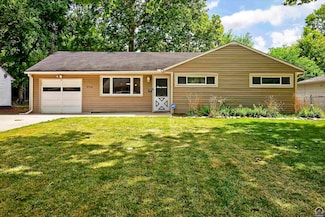 2512 SW Seabrook Ave, Topeka, KS 66614