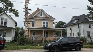 1215 5th Ave SE, Cedar Rapids, IA 52403
