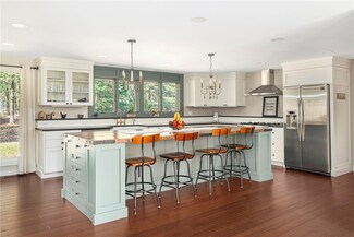 5 Lynn Cir, East Greenwich, RI 02818