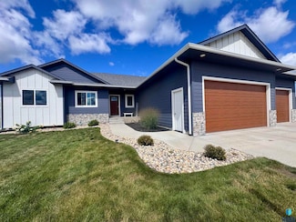 905 N Juniper St, Lennox, SD 57039