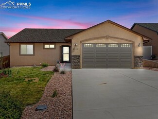 2211 Crestwood Ln, Pueblo, CO 81008