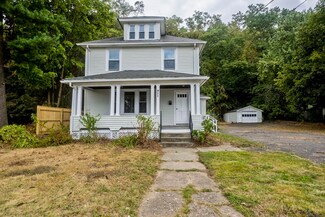 911 Main St, Holyoke, MA 01040