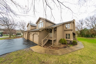 6108 Garrett Ln, Rockford, IL 61107