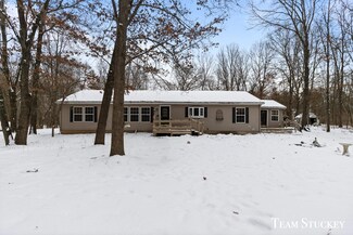5711 Miranda Dr, Greenville, MI 48838