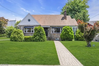 106 Anderson St, Raritan, NJ 08869