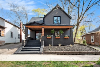 176 W 10th St, Holland, MI 49423
