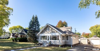 1025 S 5th St, Pekin, IL 61554
