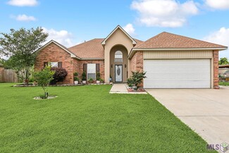 5229 Faulkner Dr, Darrow, LA 70725