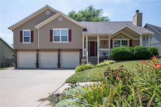 3616 NW Anchor Ct, Blue Springs, MO 64015