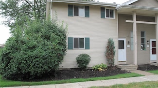 4723 Tuscarora Rd, Niagara Falls, NY 14304