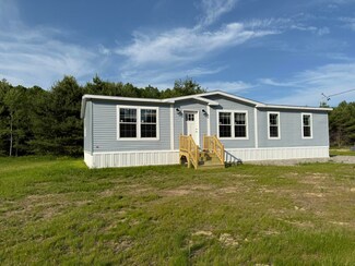 127 Rosewood Dr, Farmington, ME 04938