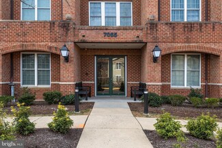 7065 Heritage Hunt Dr Unit 207, Gainesville, VA 20155