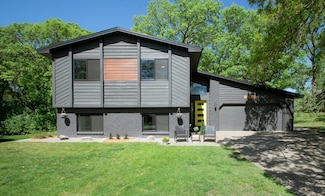 2585 White Oak Cir, Monticello, MN 55362