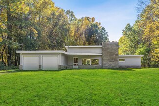 12778 Lubke Rd, New Buffalo, MI 49117