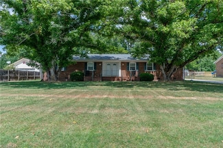 7105 Wincrest Dr, High Point, NC 27263