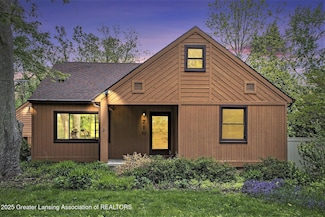 710 Gainsborough Dr, East Lansing, MI 48823