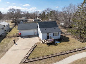 704 12th Ave W, Alexandria, MN 56308