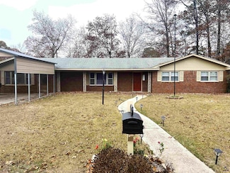 409 Forest Lake Dr, Warner Robins, GA 31093