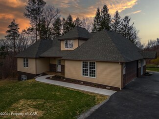 27 Gable Crest Dr, Pittston, PA 18640