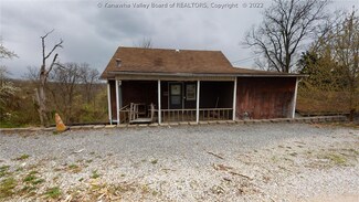 71 Bailes Dr, Nitro, WV 25143