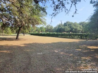 4035 Storm Oak Dr, Elmendorf, TX 78112