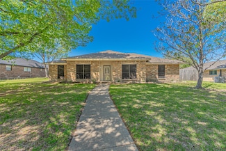 211 Molina Dr, Mesquite, TX 75182