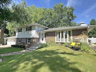 639 Sunset Dr, Janesville, WI 53548