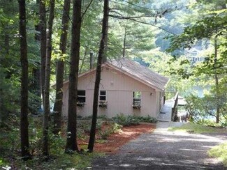 106 S Shore Dr, Sturbridge, MA 01566