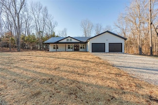 24445 Remington Ln, Lebanon, MO 65536