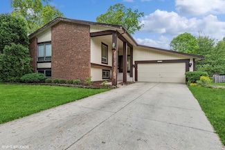 6610 Pinehurst Ct, Lisle, IL 60532