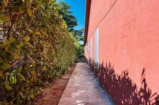 751 NW 2nd St, Boynton Beach, FL 33435