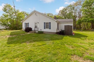 14 Vinnicum Rd, Swansea, MA 02777