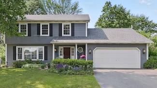 533 Warwick Dr, Naperville, IL 60565