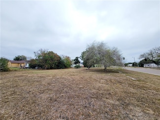 700 N 5th St, Robstown, TX 78380