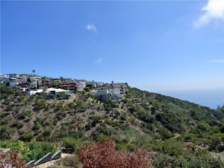 1010 Palo Alto St SW, Laguna Beach, CA 92651