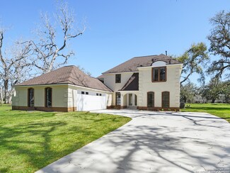 2257 River Valley Dr, West Columbia, TX 77486