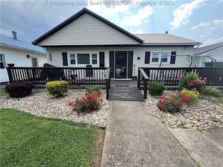 912 Ann St, Ravenswood, WV 26164