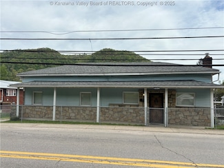 13202 & 13204 MacCorkle Ave, Chesapeake, WV 25315