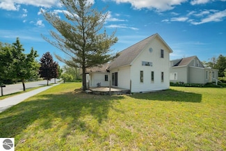 802 Hannah Ave, Traverse City, MI 49686