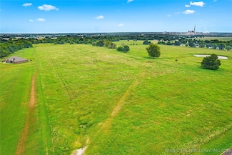 9 E 420 Rd, Oologah, OK 74053